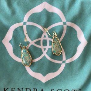 Kendra Scott drop earrings